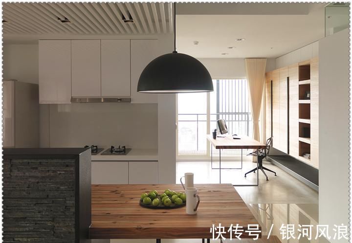 餐厨|100㎡的高层住宅,阳台抬高10cm,客餐厨“合为一体”,谁见过?