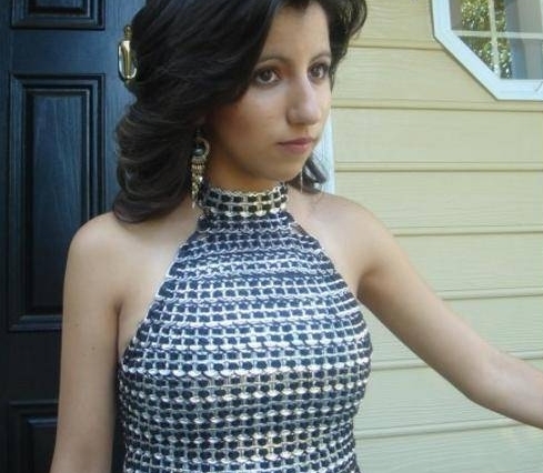 国外女孩用六千多个拉环做成礼服,惊艳亮相毕业舞会