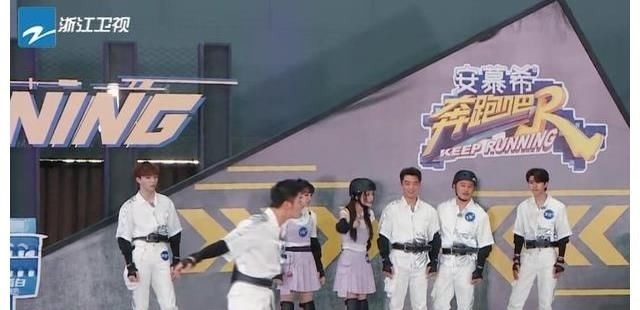 黄旭熙轻轻一推暴露了游戏BUG，这样的挑战真的有难度吗？