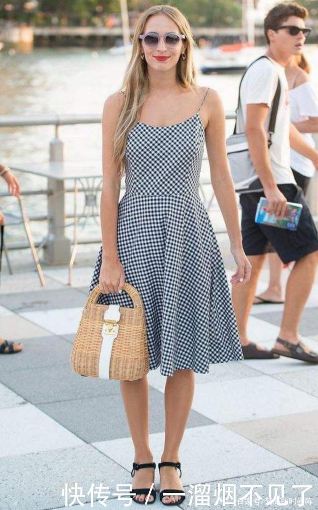 刚入秋别穿太厚,准备一件优雅长裙就足够,一旦穿上就再也离不开