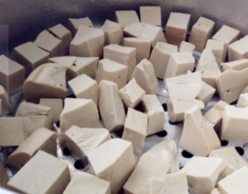 想吃腐乳不用买,教你在家轻松做,5块钱做一罐,香辣过瘾又下饭