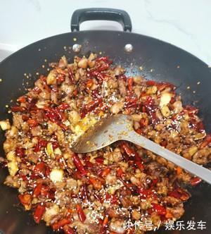不一样的肉菜菜谱，干炒辣子兔丁，简单美味营养，超下饭，吃不够