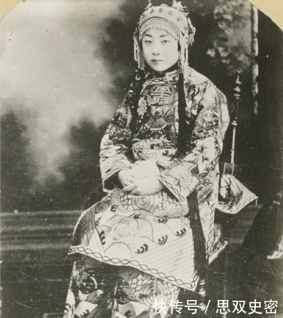 轰动|轰动晚清的青楼女杨翠喜罕见照片:身价12000金,让慈禧勃然大怒