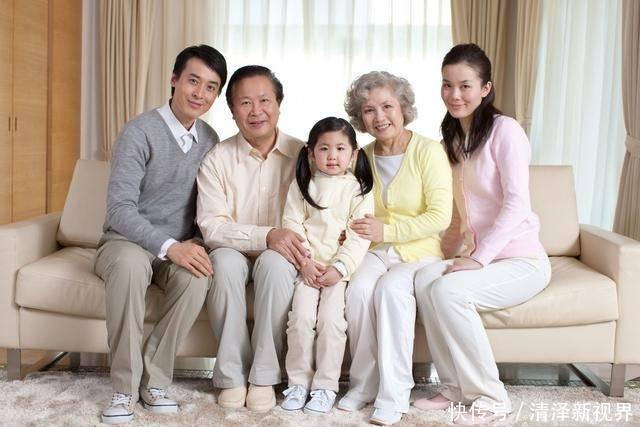 董大爷|上了年纪的老人,该不该把手里的钱告诉子女三位老人说得很实在