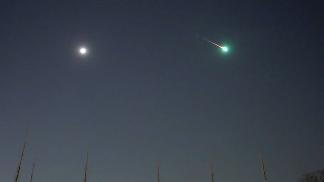 现场！巨型火球划过日本上空：发出耀眼绿光（图）