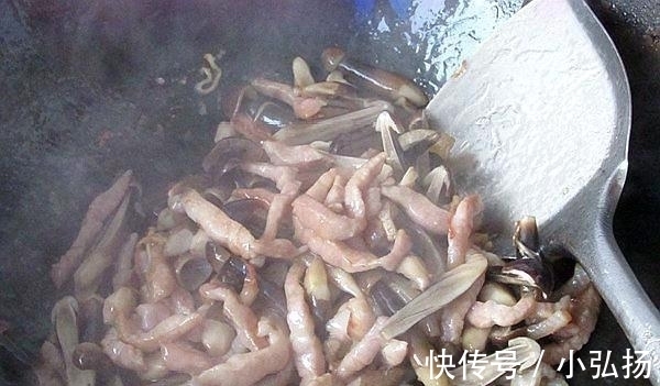 鸡枞菌|有钱就买这菜,300元多1斤,比松茸还贵,味香甜脆嫩,超滋补