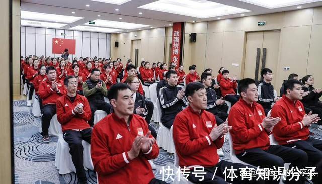 教练组|女排教练组“大换血”,27岁8年陪打教练或离队,郎平影响力渐弱