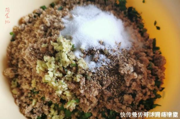 包韭菜饺子,别再加鸡蛋和猪肉!换成它,更鲜更香,很多人没吃过