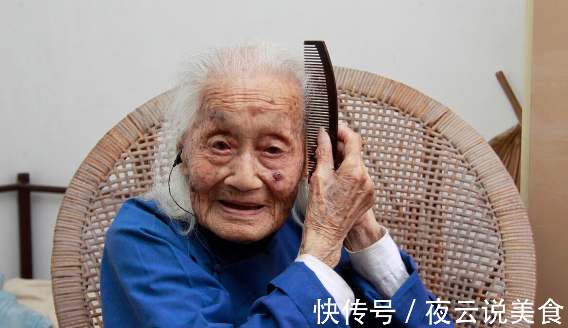 泡脚|98岁长寿老人,常用“1素”煮水喝,肝脏犹如40岁