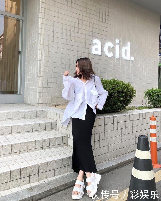 别再用白衬衫搭配西装,这3种单品和白衬衫才是绝配,气质又时髦