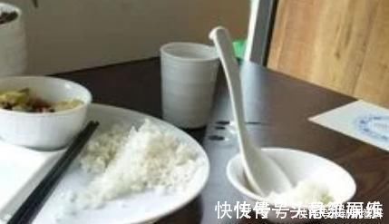 老人|中国老人的“糊弄式早餐”,正在影响孩子发育,父母要及时阻止