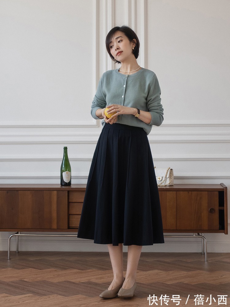 裙装 真正有气质的女人,春季都穿针织衫,搭配半身裙高级又优雅