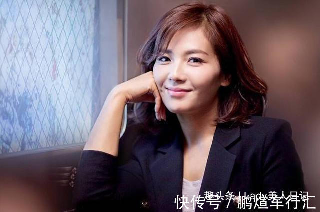 大衣 四十岁女人穿黑色大衣怎么搭配好看?这样穿时尚优雅,美出新高度