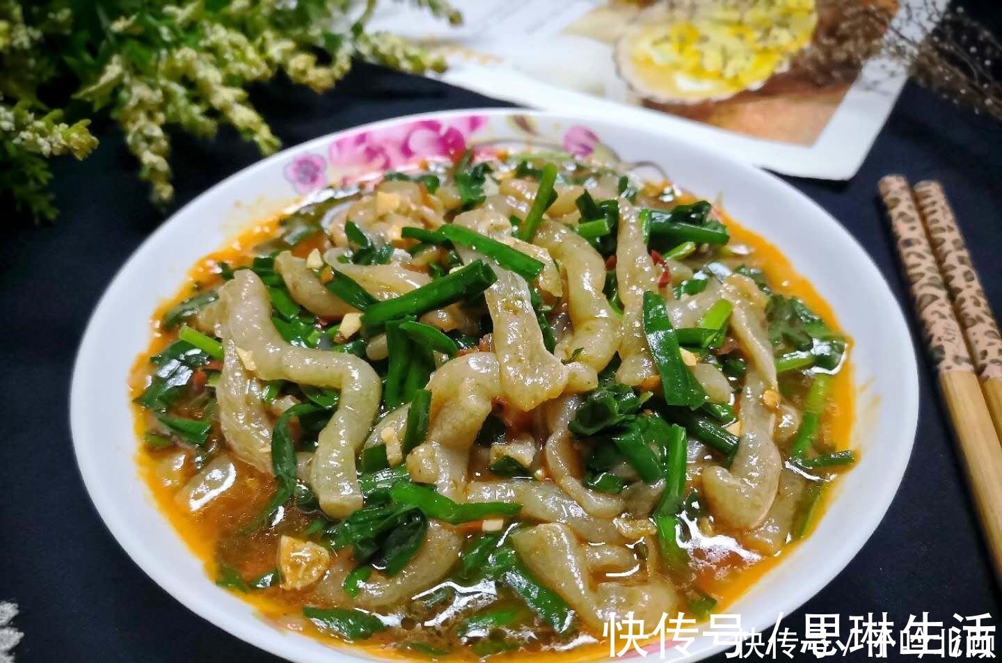 孩子|韭菜和它是天生一对，简单一炒，鲜美可口又滑爽，上桌孩子盯着抢