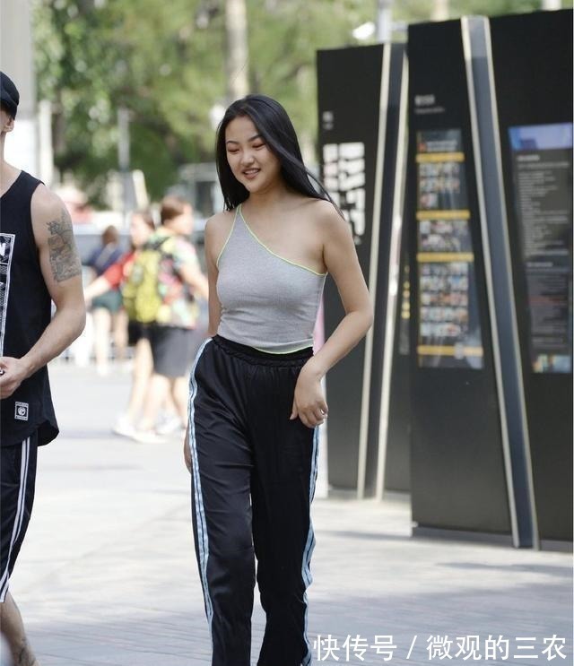 颜色 打底裤尽显甜美风格，充满女性魅力风情，突出高雅风格！