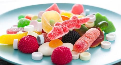 胃酸|胃总是胀气，经常酸酸的，那这4类食物不宜多吃