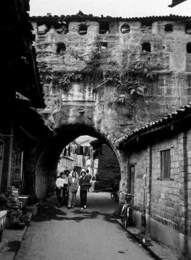 海棠记忆海棠院里寻春色日炙荐红满院香