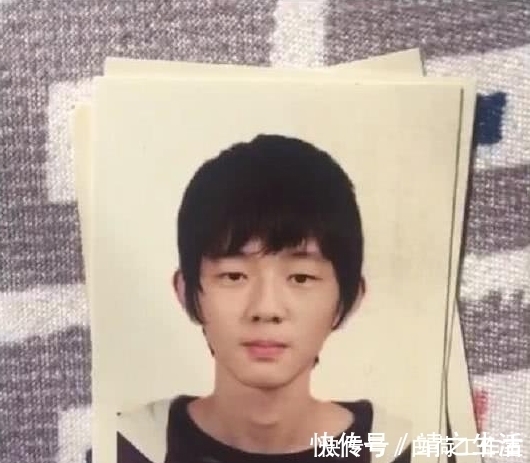 证件照|奇闻:男子晒自己初中到大学毕业的照片,变化惊人:成功逆袭男神
