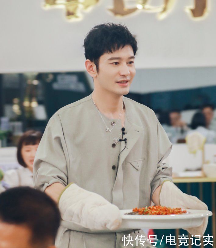 廚房|《中餐廳》廚房房頂坍塌后，龔俊因地滑摔倒，安全隱患令人擔憂