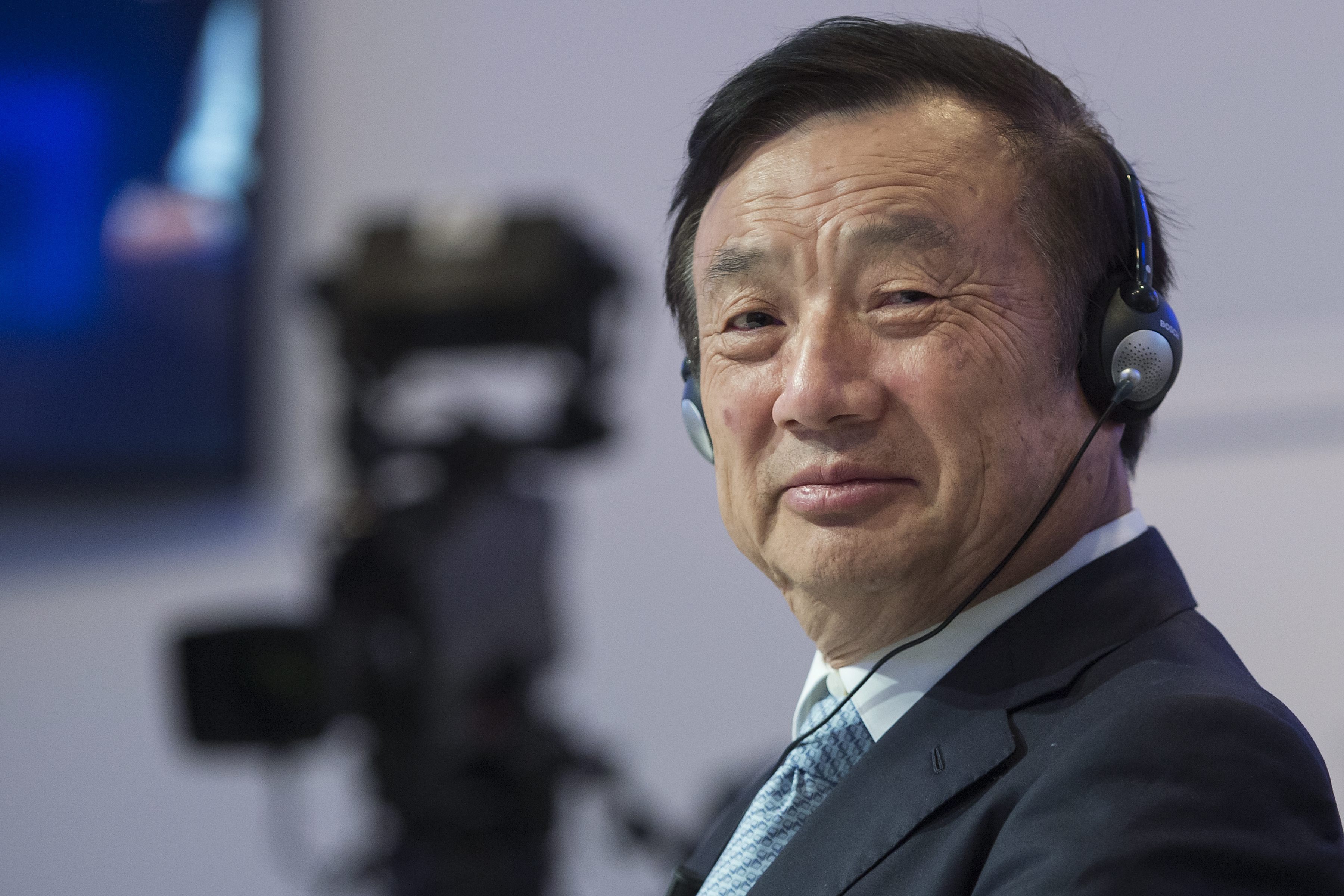 华为|任正非花8000万买下这首歌,为什么选择张靓颖来唱?!