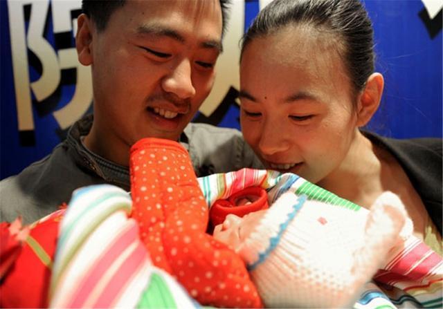 起名|爸爸姓“老”,喜得五胞胎,给娃起名太随意,上户口逗笑工作人员