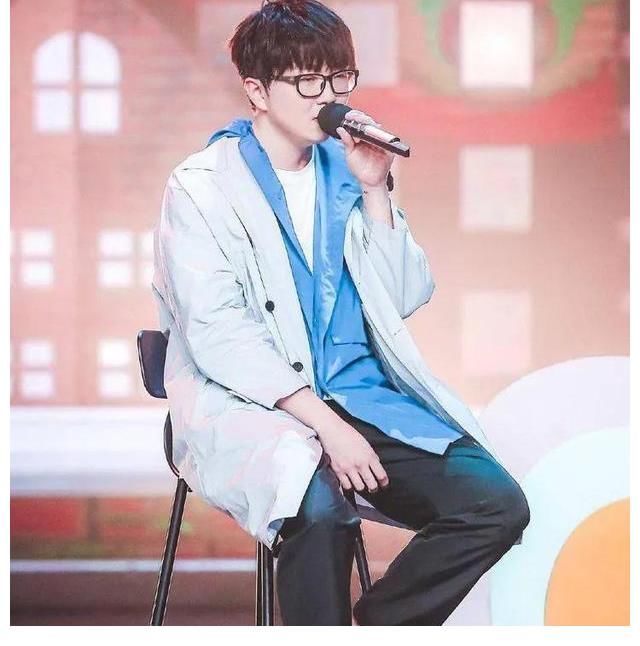 毛不易：被華晨宇嘲諷，憑實(shí)力讓資本低頭，揚(yáng)眉吐氣