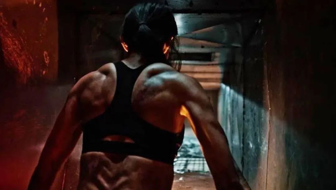 女人|女人练出肌肉块，男人是不是得靠边站？