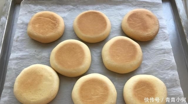 1碗面粉，2个鸡蛋，不加一滴水，松软香甜，比面包还营养好吃