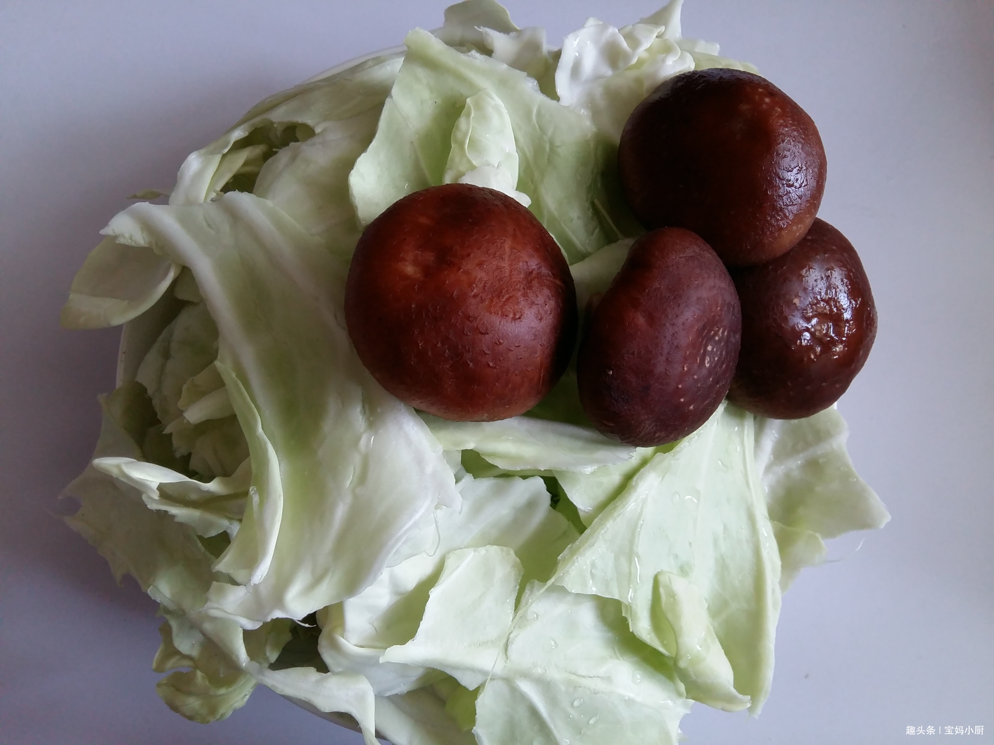 此菜不要切，手撕的才好吃，和香菇绝搭，春天吃好，家人倍儿喜欢