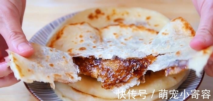 黑暗料理|不发面不揉面，三步教你做红糖饼，外皮酥脆有层次，瓤软馅儿香甜