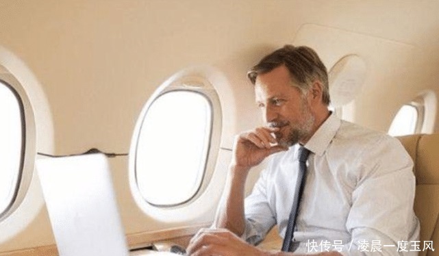 国外小伙曾花25万买一张机票,航空公司暗自窃喜,如今却想收回