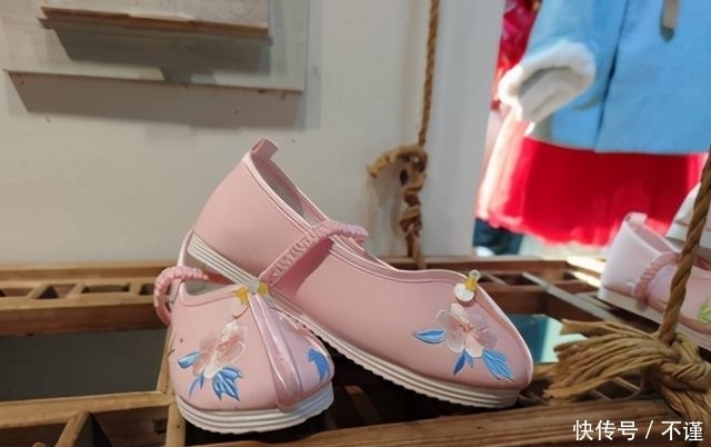 R2|「集微拆评」坚果R2评测:旗舰配置加独有功能,手机更好用了