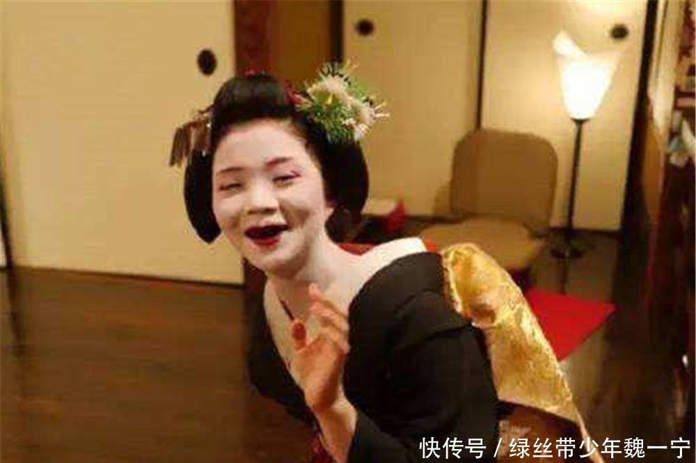 老年|古代女性都用啥“妙招”变美欧洲束腰，中国裹脚，日本堪称奇葩！