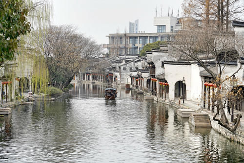 浙江有个原生态的古镇，距杭州仅1.5h，古建筑夜景美食一样不缺