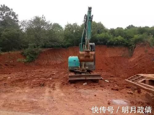 城里人|30万的农村自建别墅，山清水秀太棒了，城里人看了也羡慕