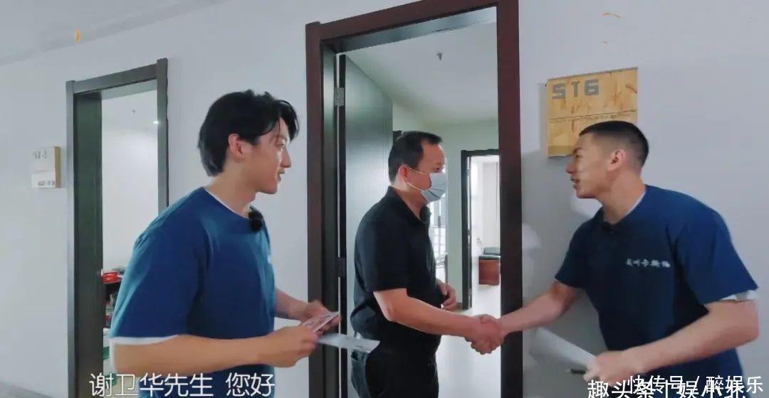 节目|《中餐厅》黄晓明揭工作人员藏身处,紧靠灶台又热又闷,太辛苦