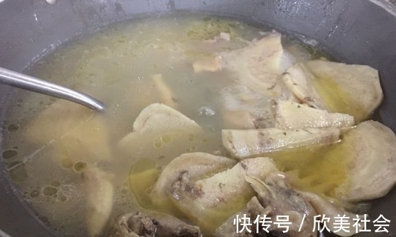 肉制品|炖鸡汤，别直接加水！教你炖鸡汤的正确方法，汤浓味儿鲜，不油腻