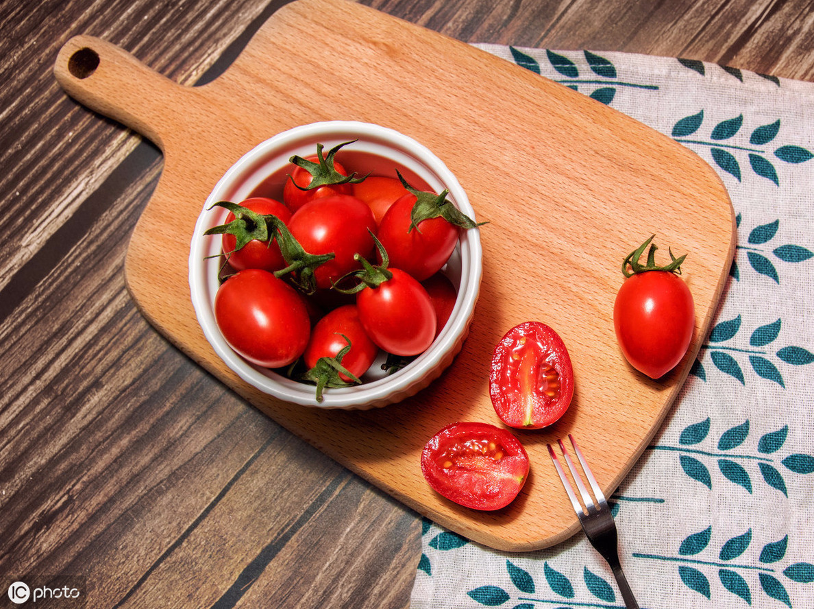 黄豆|女性常做2件事，或能增加体内雌激素，让你比同龄人年轻10岁