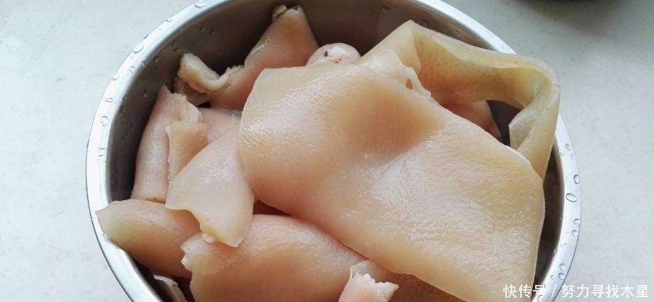 五香卤牛肉怎么做?比例和配方告诉你,牛肉红润油亮,酥烂鲜香!