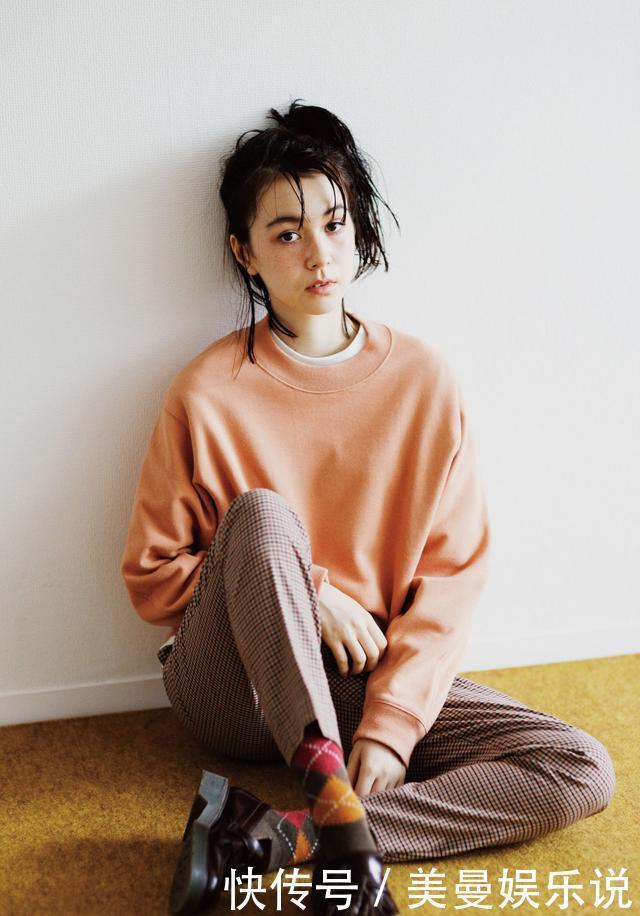 人手一件的经典款卫衣，打造不过时的单色系优雅造型