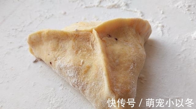 三角包|长假后,我迷上了吃它,每天都要蒸一锅,满满都是馅,好吃防贫血