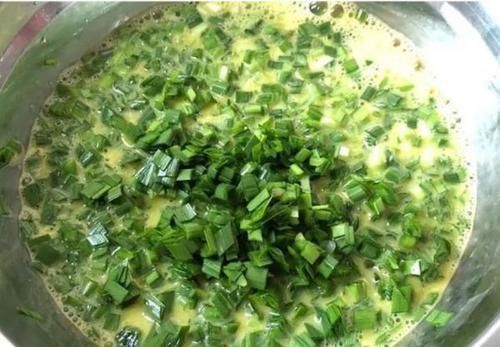 韭菜|它被称为洗肠草，便秘的人要多吃，肠道不堵了，排出宿便一身轻