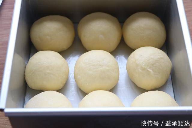 面包别再买了,自己在家做,不用黄油不用高粉,柔软拉丝真好吃!