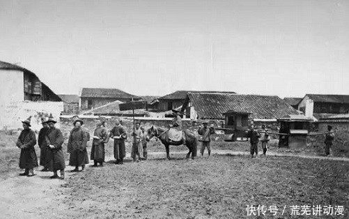 老照片|老照片:晚清时期官员旧照,出门架子大趾高气昂!