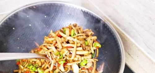 饭店最火的这道菜，教你在家做出来，全家人都抢着吃，超级下饭