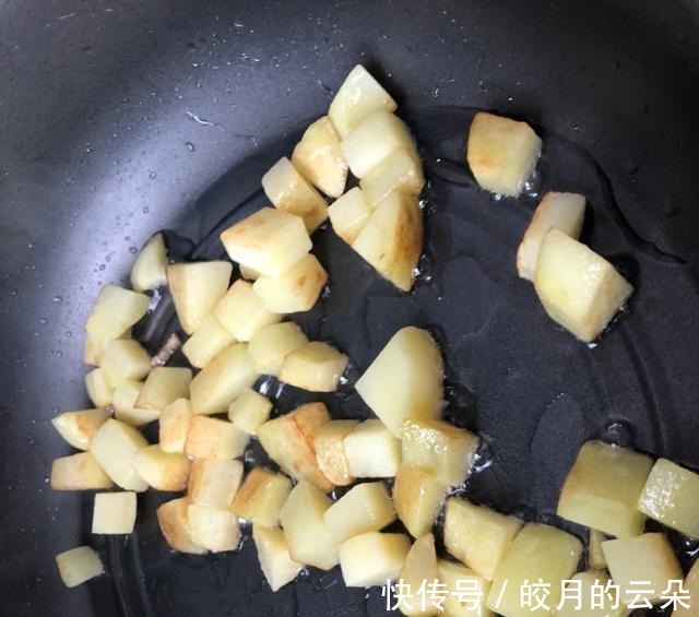 火腿肠|香辣过瘾的孜然土豆火腿肠，浓郁的烧烤风味，下饭又解馋！