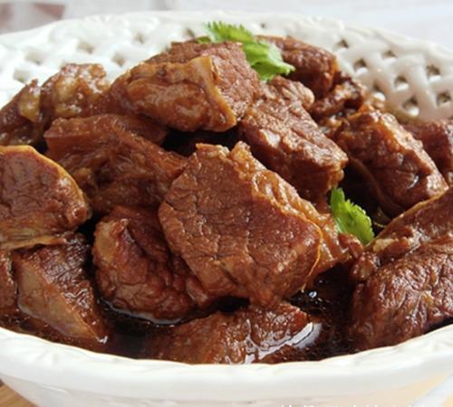 配方|爷爷炖牛肉的秘制配方，牛肉鲜嫩入味，好吃不塞牙，连汤都喝光