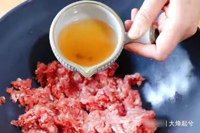 肉馅怎么调好吃,教你“1放1不放”,肉馅鲜嫩多汁,包饺子最好吃