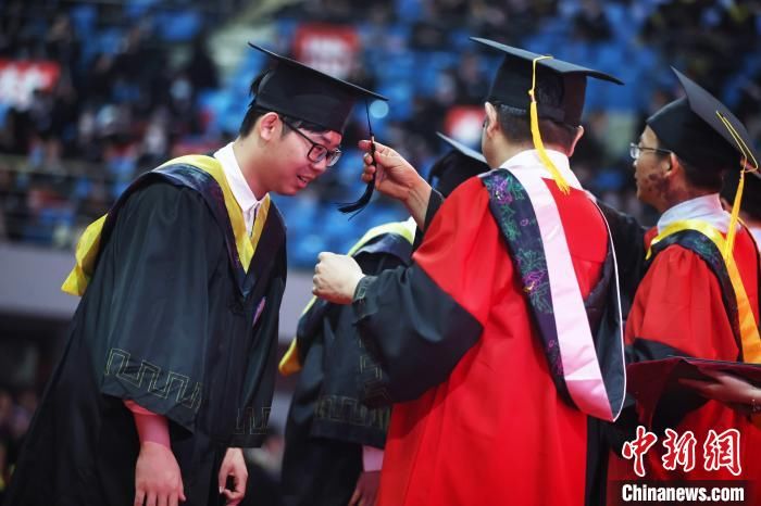 毕业典礼|南京一高校暖心毕业季：2020届毕业生回校接受“拨穗礼”