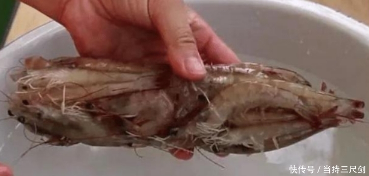保存大虾不能直接冻冰箱老渔民教你3招,1年不坏,和鲜虾一样